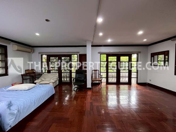 House with Shared Pool in Bangnatrad 